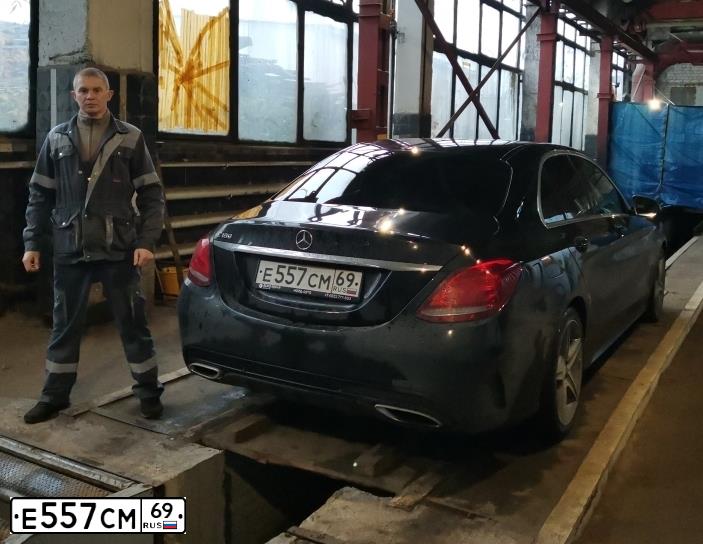 Фото автомобиля MERCEDES C-KLASSE, 2017 — госномер Р800ТА69. Цвет: ЧЕРНЫЙ
