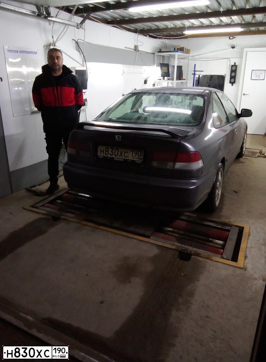 Фото автомобиля HONDA CIVIC, 2000 — госномер О146МВ790. Цвет: Серый