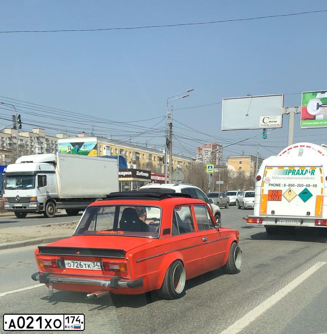 Фото автомобиля VOLKSWAGEN TIGUAN, 2018 — госномер Е248ЕК774. Цвет: Белый