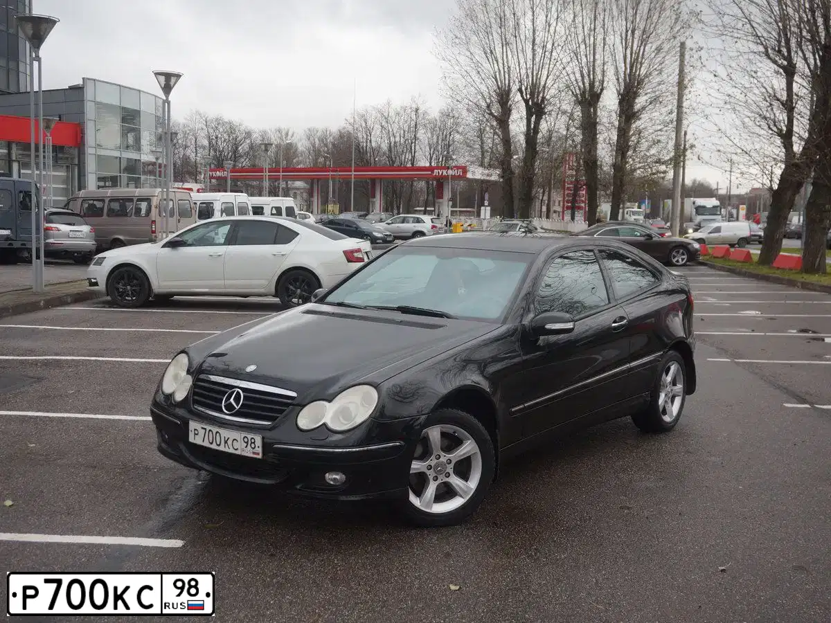 Фото автомобиля MERCEDES C-KLASSE, 2004 — госномер О377ОС198. Цвет: ЧЕРНЫЙ