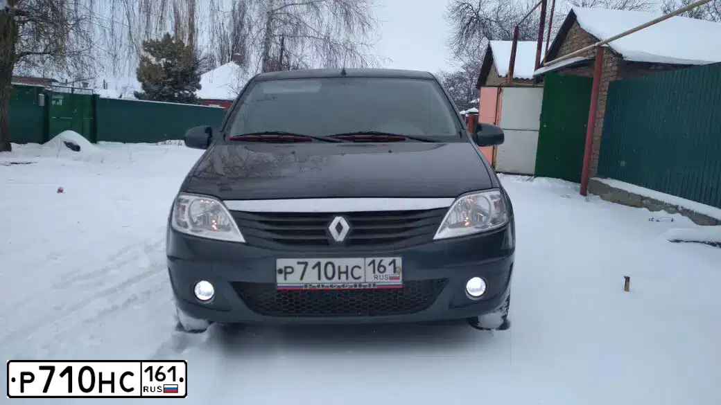 Фото автомобиля RENAULT LOGAN, 2011 — госномер Р710НС161. Цвет: СЕРЫЙ ТЕМНЫЙ