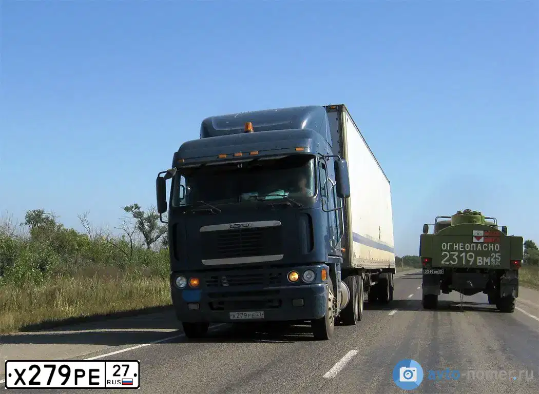Фото автомобиля FREIGHTLINER ARGOSY, 2000 — госномер Х279РЕ27. Цвет: синий