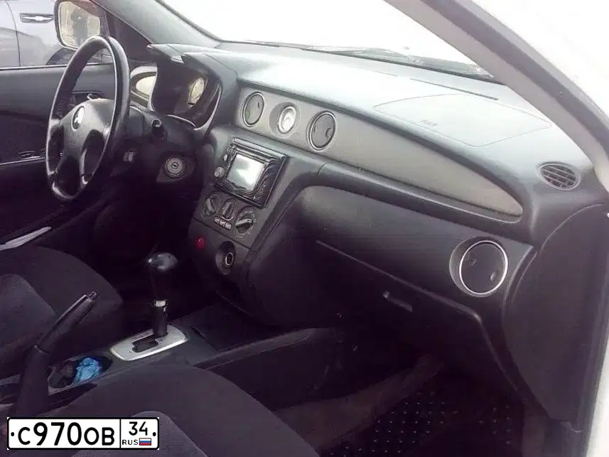 Фото автомобиля MITSUBISHI OUTLANDER, 2002 — госномер А008МС30. Цвет: Белый