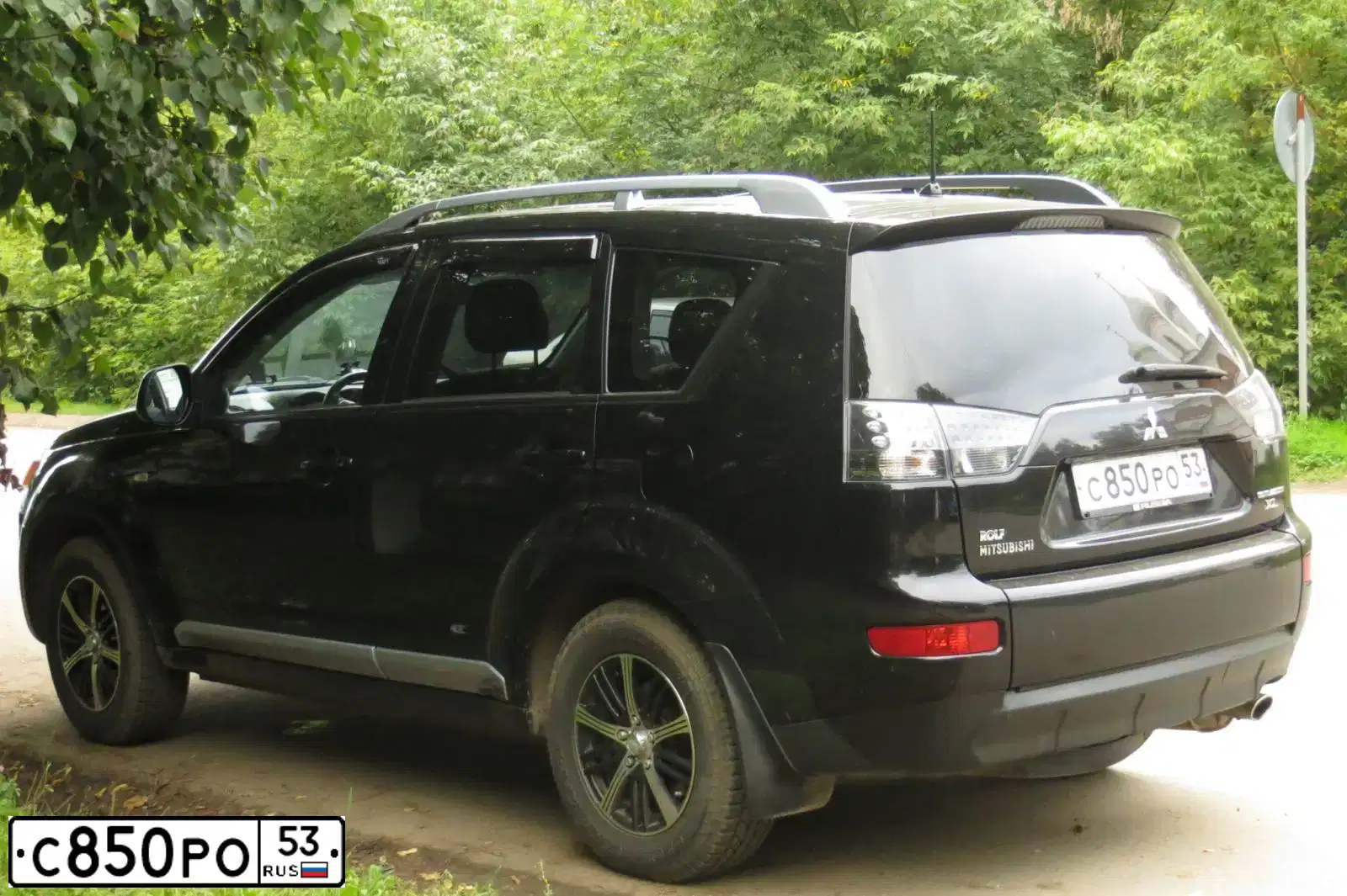 Фото автомобиля MITSUBISHI OUTLANDER, 2007 — госномер О820ТЕ790. Цвет: ЧЕРНЫЙ
