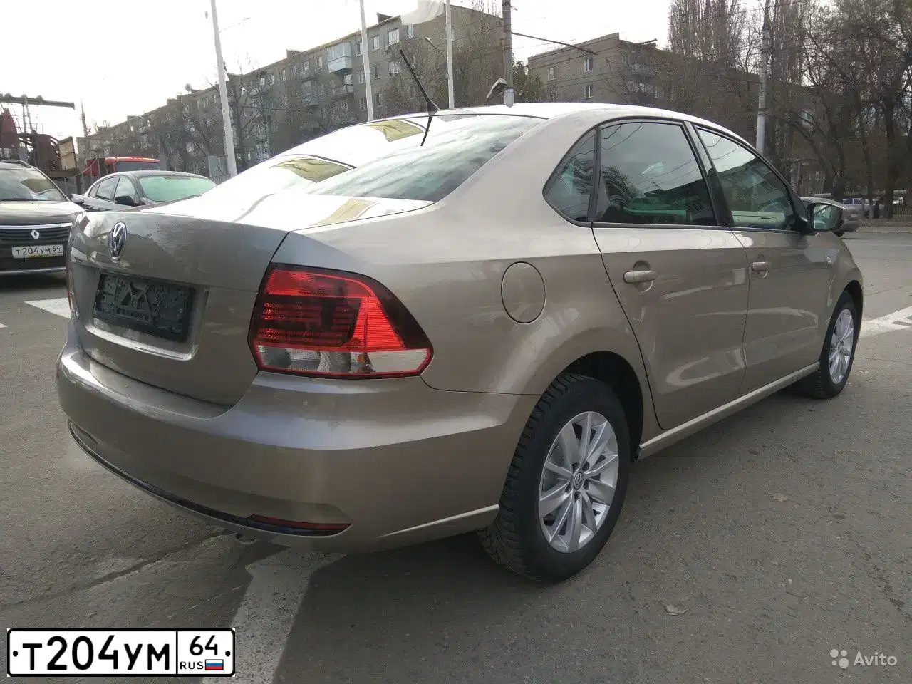 Фото автомобиля RENAULT SANDERO, 2013 — госномер Т204УМ64. Цвет: ЧЕРНЫЙ