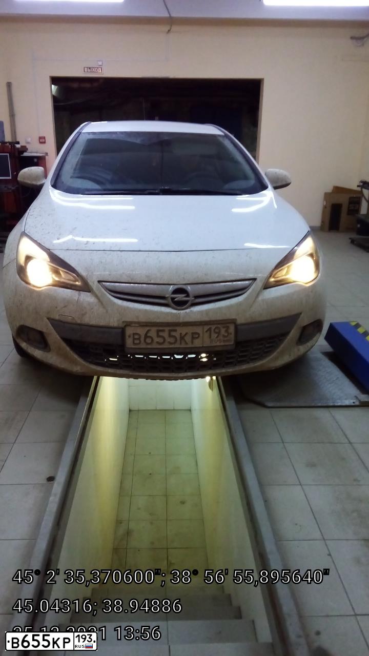 Фото автомобиля OPEL ASTRA, 2012 — госномер В655КР193. Цвет: Белый