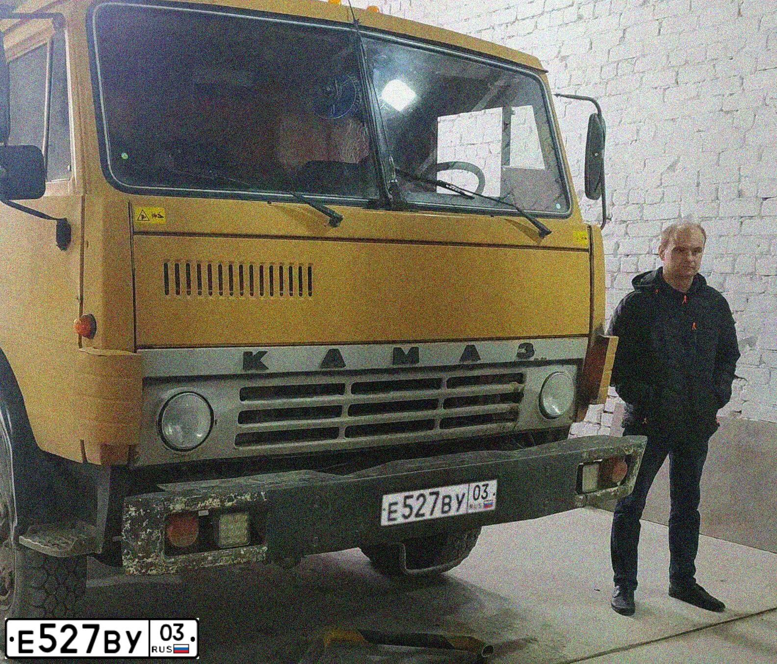 Фото автомобиля KAMAZ 55102 /6X4/, 1991 — госномер Е527ВУ03. Цвет: ОРАНЖЕВЫЙ