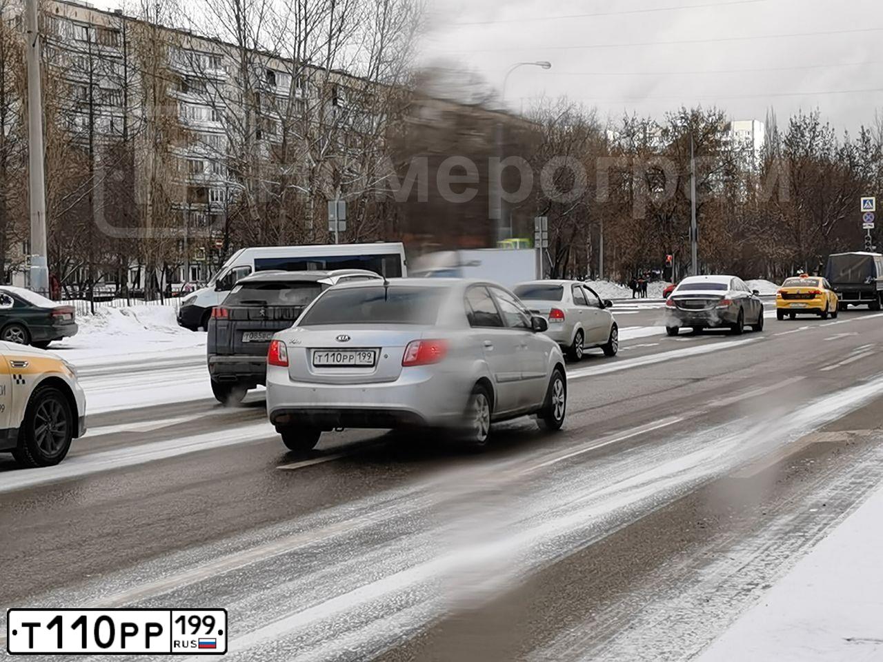 Фото автомобиля KIA RIO, 2009 — госномер Т110РР199. Цвет: СЕРЕБРИСТЫЙ