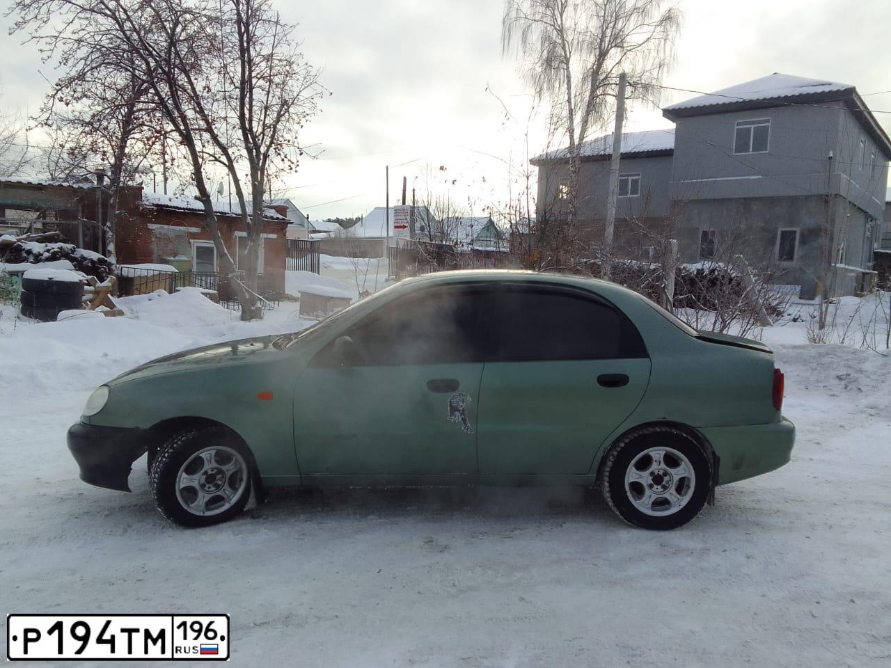 Фото автомобиля LADA 2171 PRIORA, 2010 — госномер Р194ТМ196. Цвет: СРЕДНИЙ СЕРО-ЗЕЛЕНЫЙ МЕТ