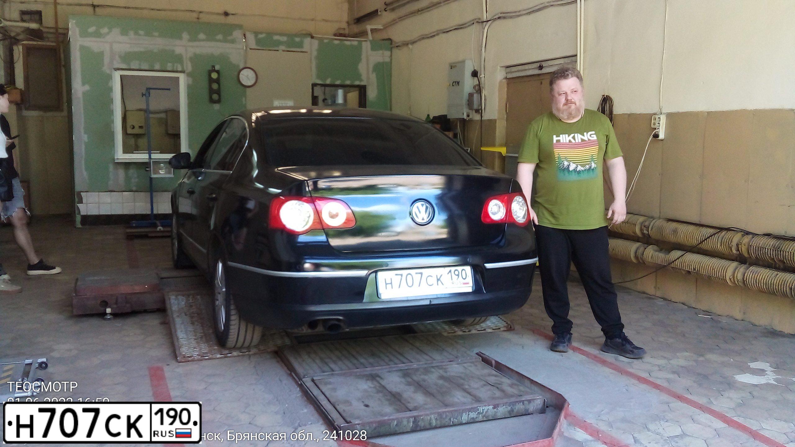 Фото автомобиля VOLKSWAGEN PASSAT, 2006 — госномер О736НЕ32. Цвет: ЧЕРНЫЙ