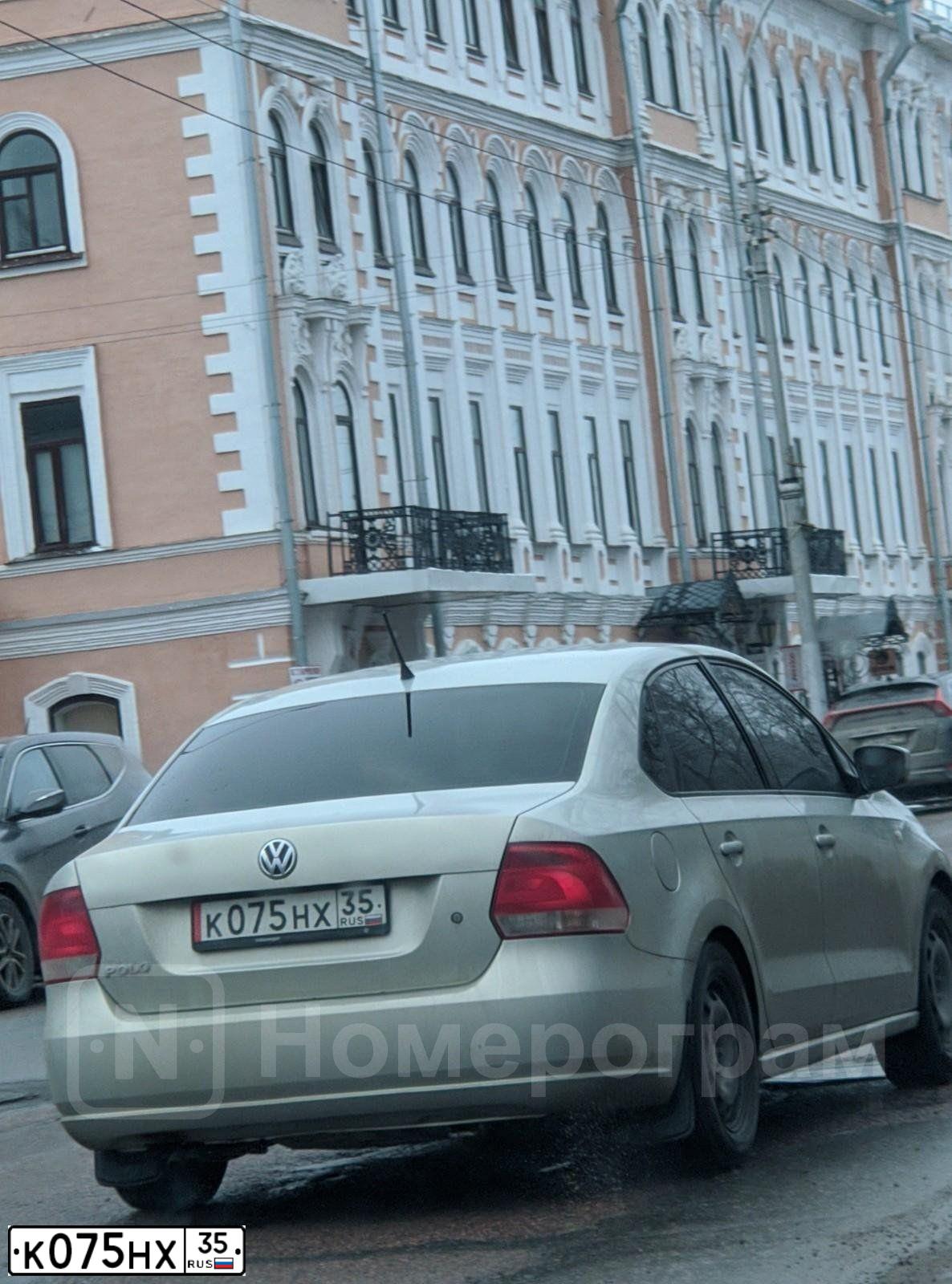 Фото автомобиля VOLKSWAGEN POLO, 2015 — госномер К075НХ35. Цвет: СЕРЕБРИСТО-ЖЕЛТЫЙ