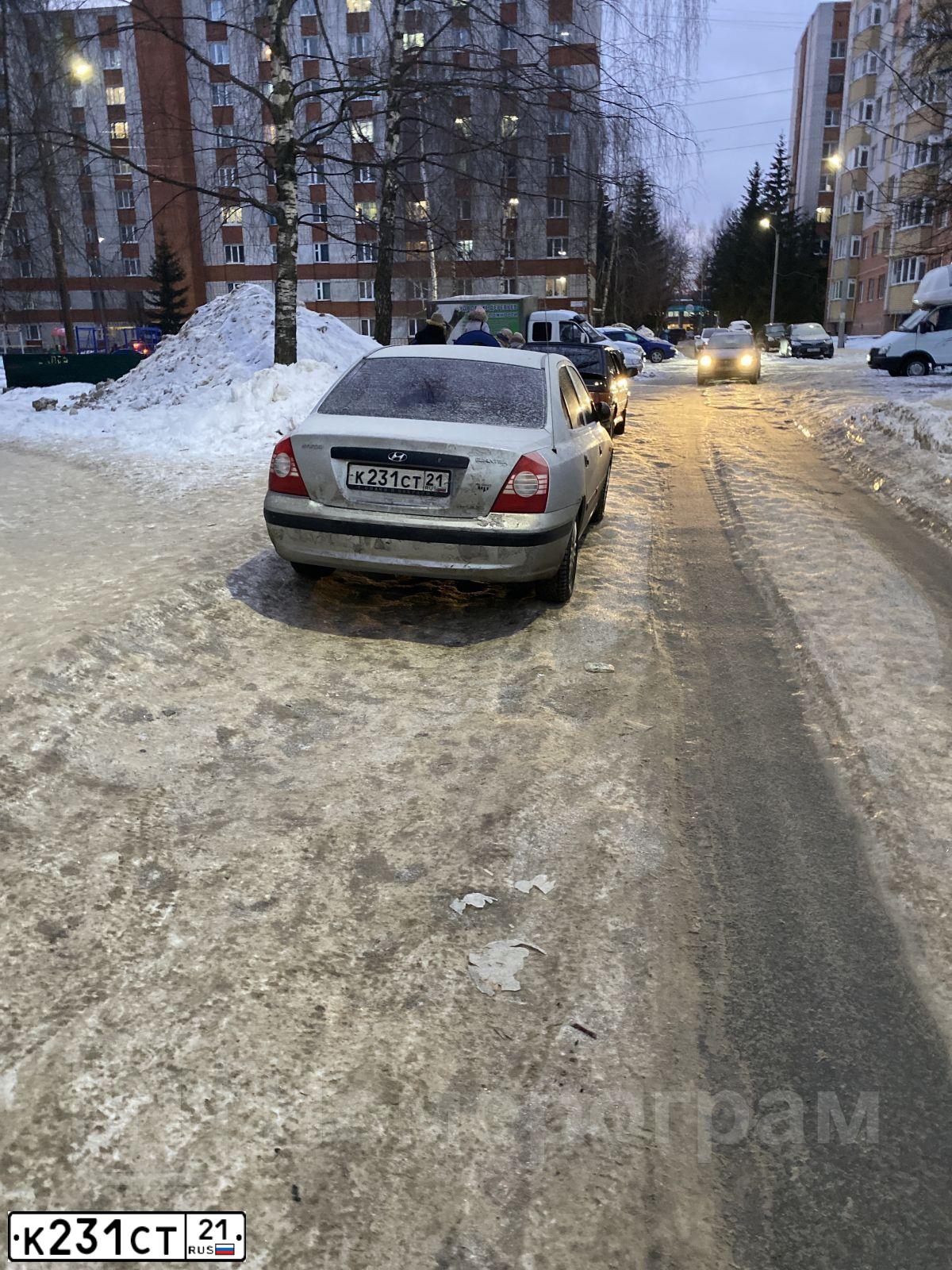 Фото автомобиля HYUNDAI ELANTRA, 2005 — госномер К231СТ21. Цвет: СЕРЕБРИСТЫЙ