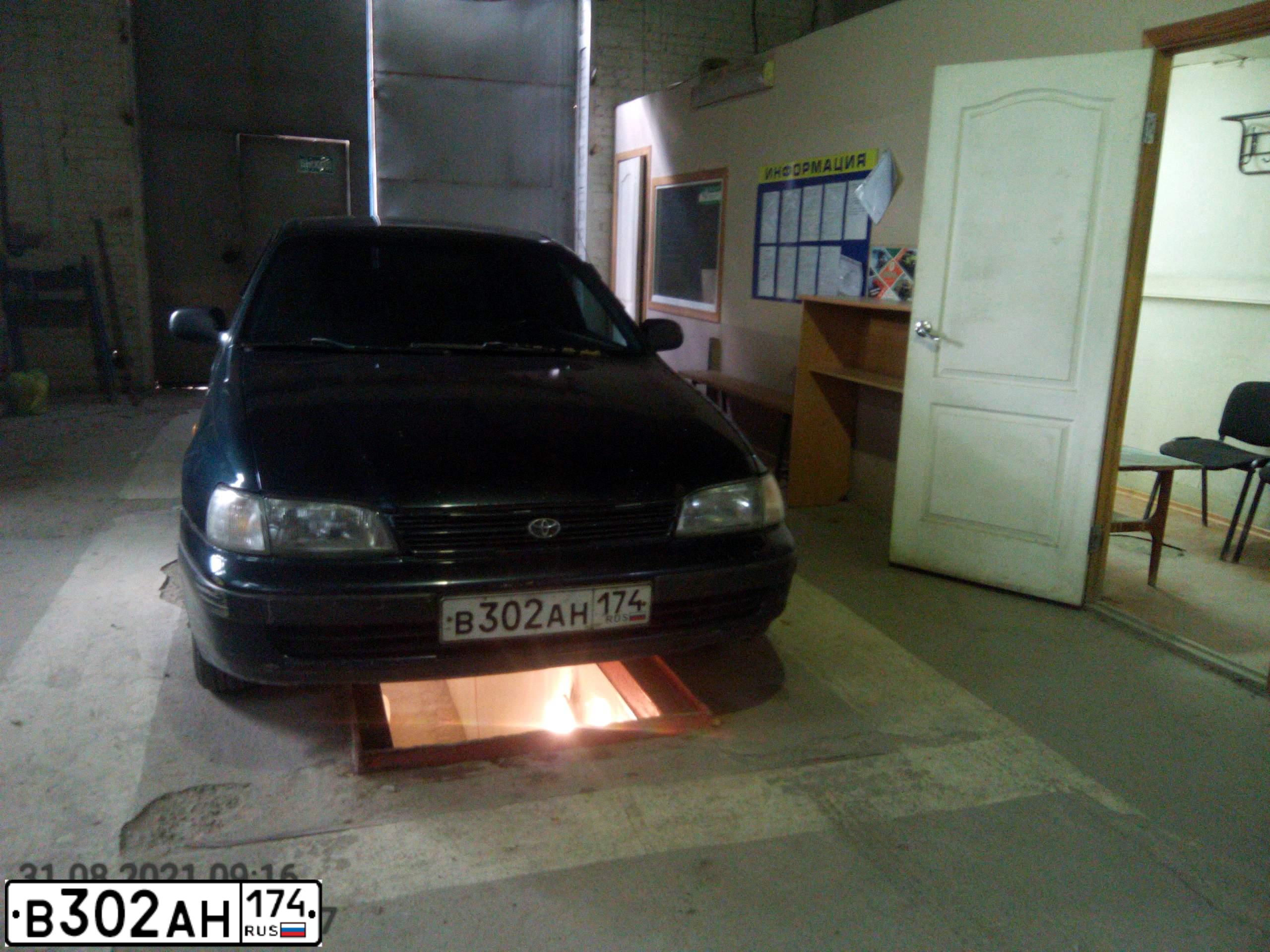 Фото автомобиля TOYOTA CARINA, 1992 — госномер В302АН174. Цвет: Сине-зеленый