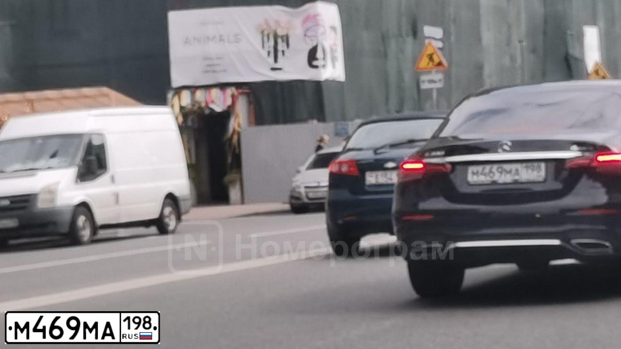 Фото автомобиля MERCEDES-BENZ E200, 2021 — госномер К906ТС147. Цвет: ЧЕРНЫЙ