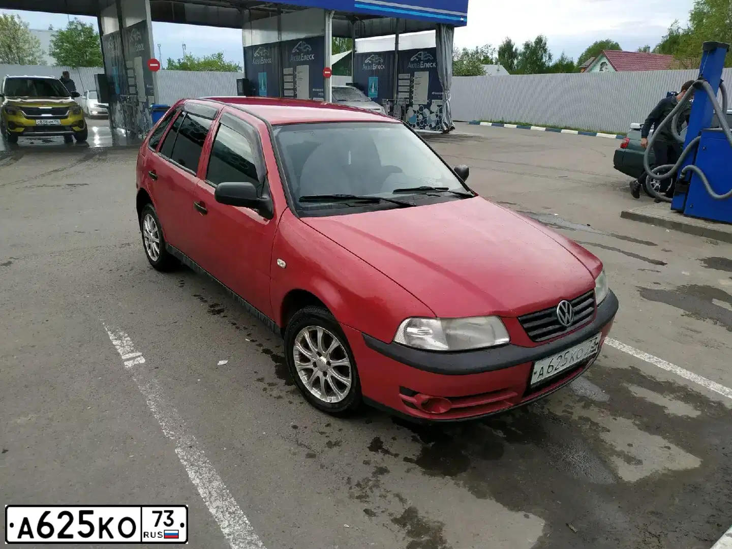 Фото автомобиля VOLKSWAGEN POINTER, 2005 — госномер Н283АХ10. Цвет: ВИШНЕВЫЙ