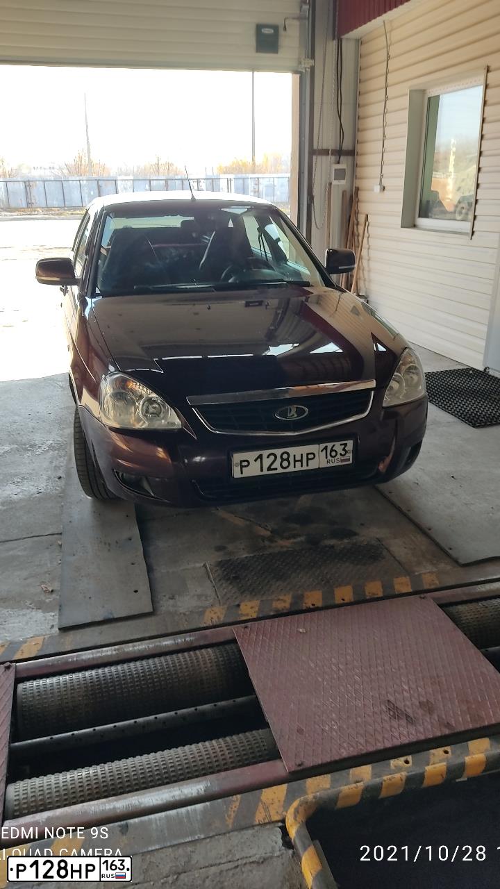 Фото автомобиля LADA 2172 PRIORA, 2012 — госномер Р128НР163. Цвет: ТЕМНО-ВИШНЕВЫЙ