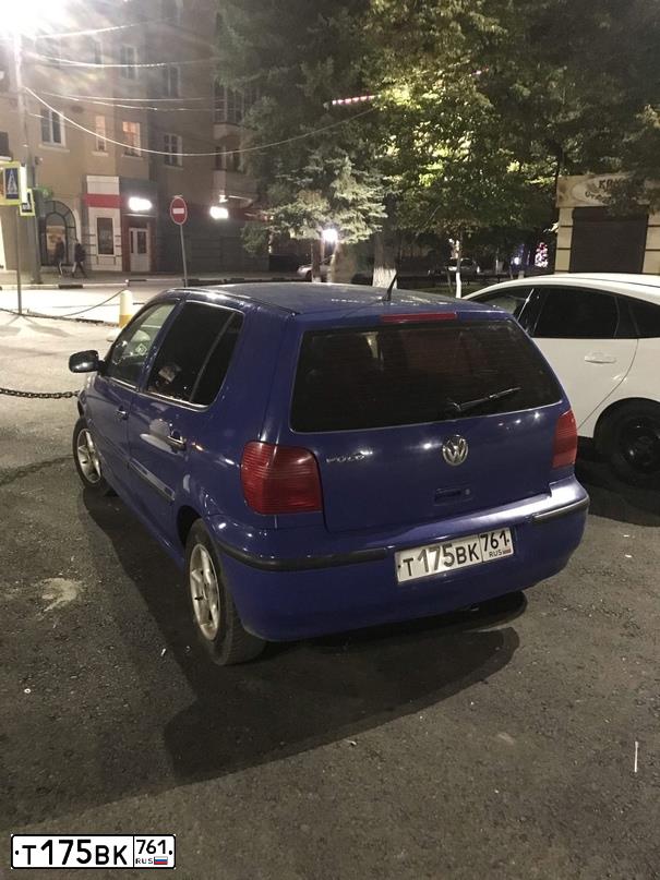 Фото автомобиля VOLKSWAGEN POLO, 2001 — госномер Т175ВК761. Цвет: синий