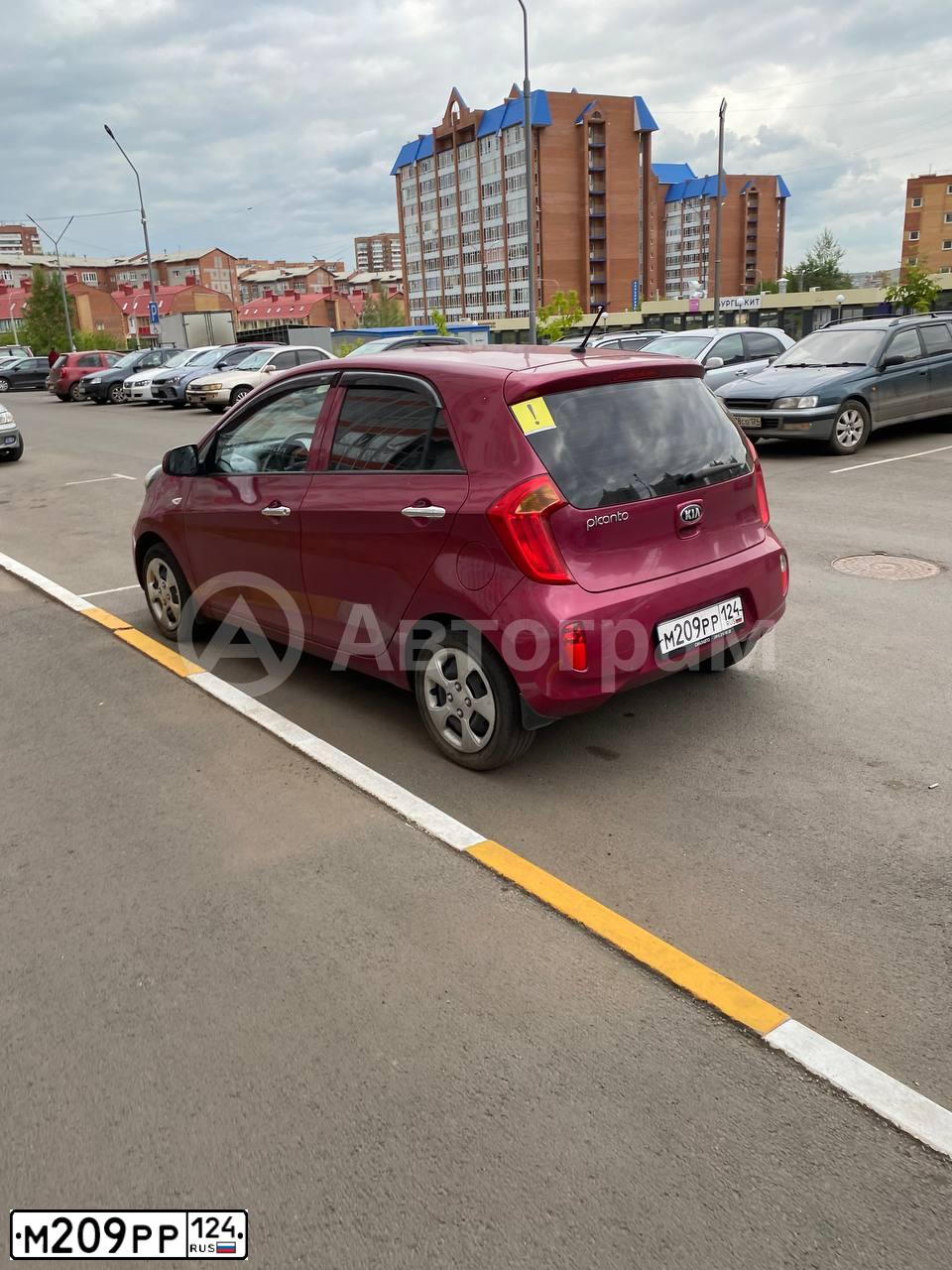 Фото автомобиля KIA PICANTO / MORNING, 2013 — госномер М209РР124. Цвет: Красный