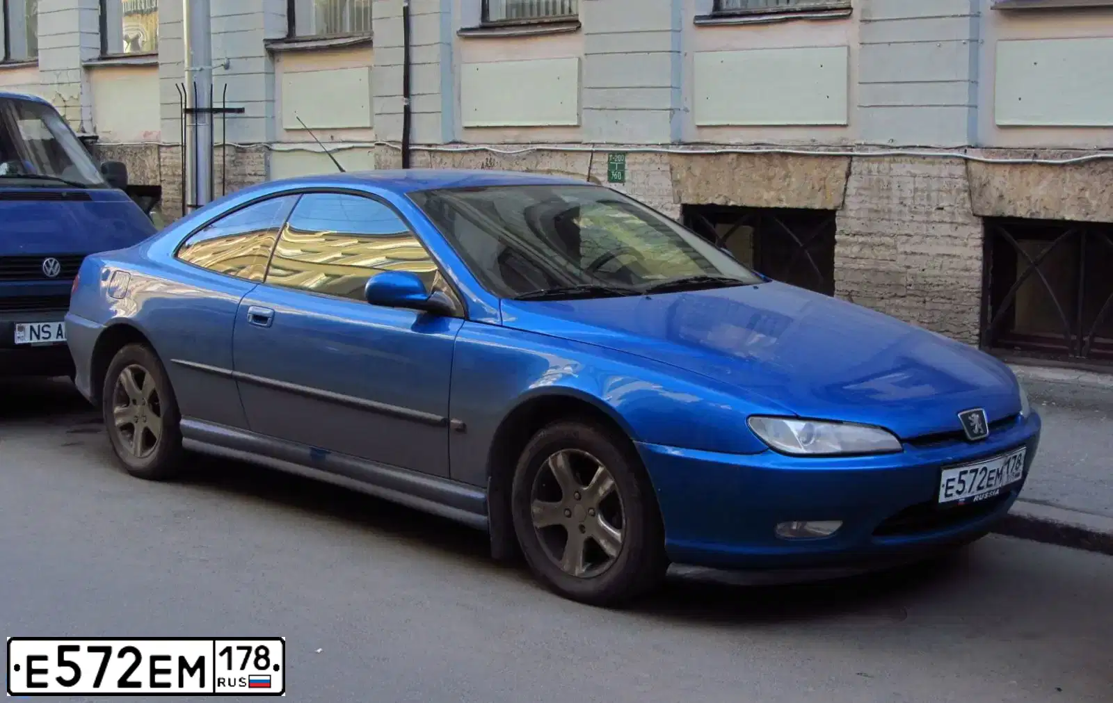 Фото автомобиля PEUGEOT 406, 1998 — госномер Е572ЕМ178. Цвет: синий