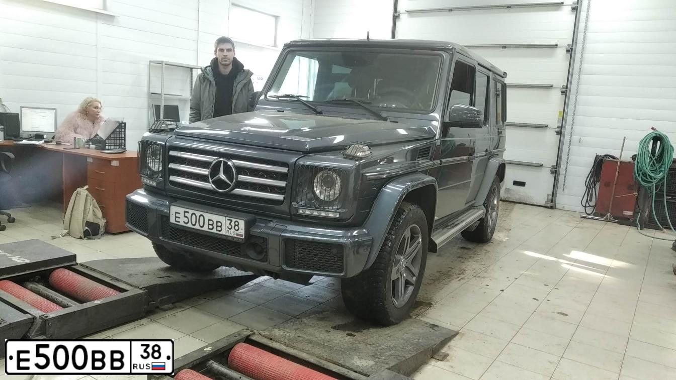 Фото автомобиля MERCEDES G-KLASSE, 2016 — госномер Е500ВВ38. Цвет: Серый