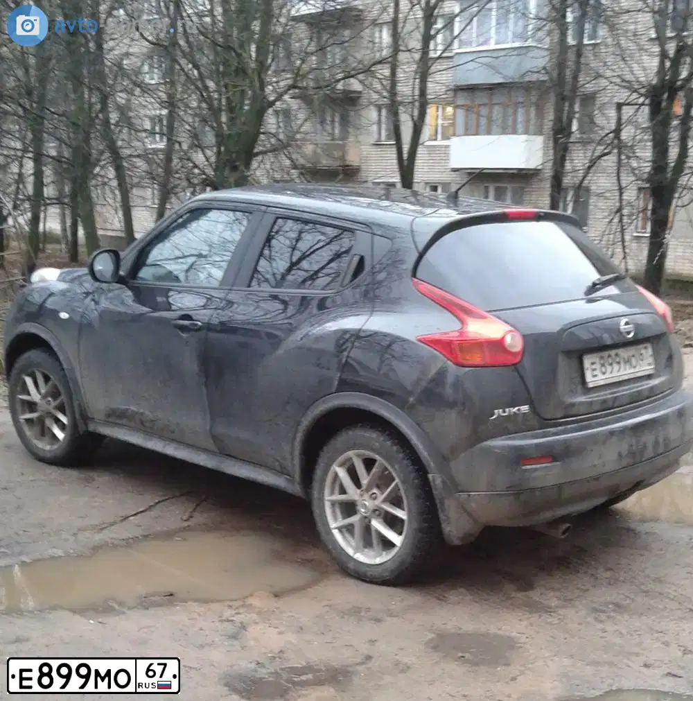 Фото автомобиля NISSAN JUKE, 2011 — госномер Е899МО67. Цвет: ЧЕРНЫЙ