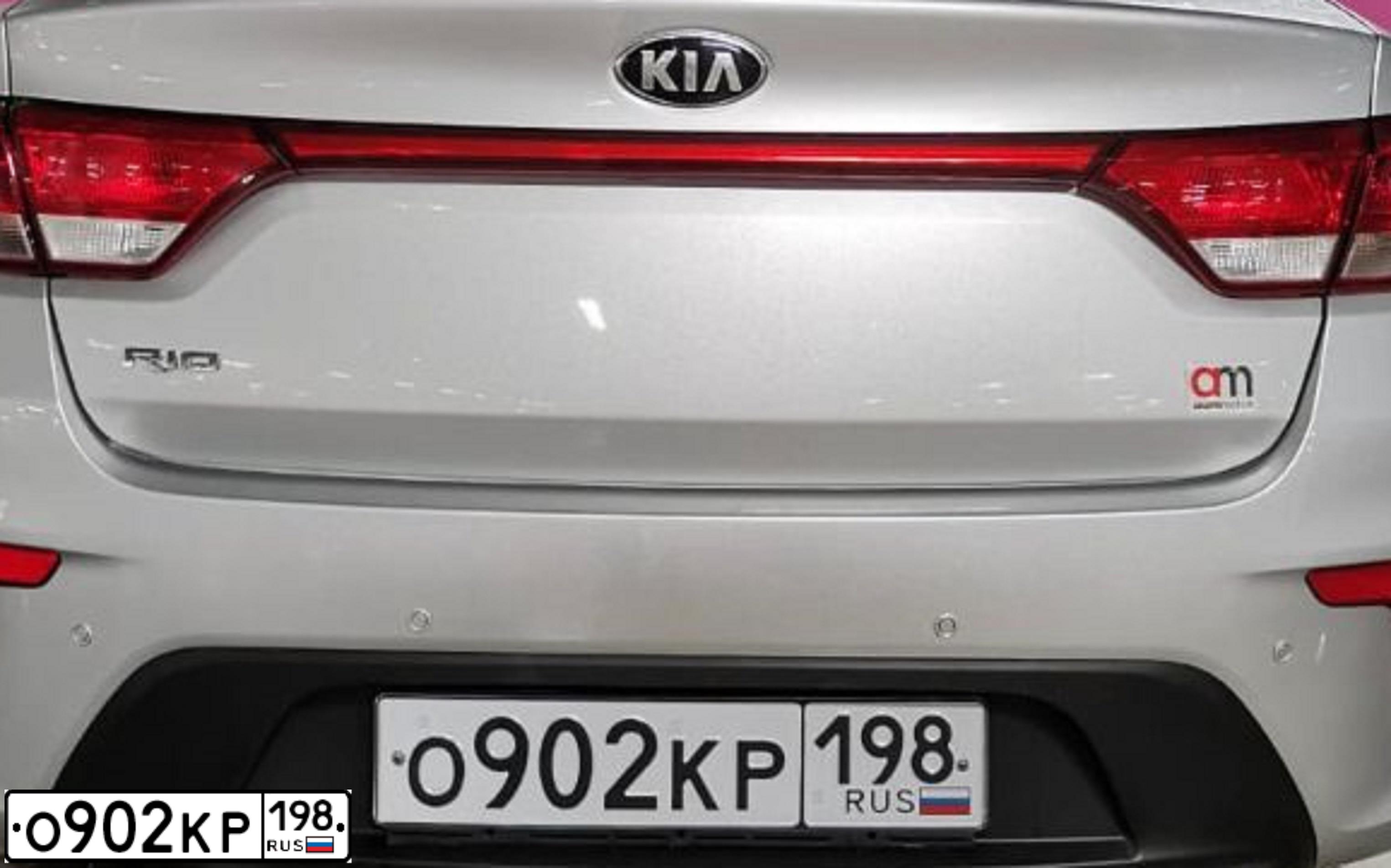 Фото автомобиля KIA RIO, 2020 — госномер К825АМ147. Цвет: СЕРЫЙ