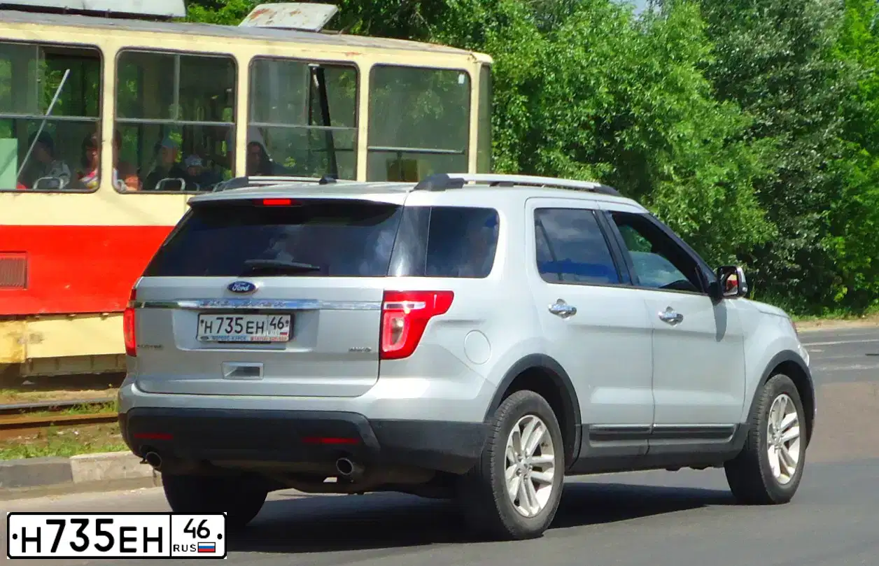 Фото автомобиля FORD EXPLORER, 2013 — госномер Н735ЕН46. Цвет: СЕРЕБРИСТЫЙ