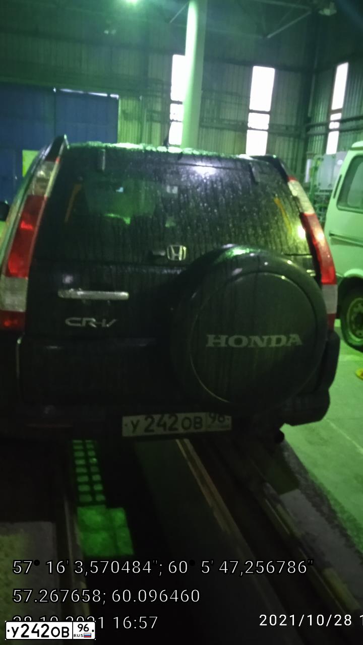 Фото автомобиля HONDA CR-V, 2005 — госномер У242ОВ96. Цвет: ЧЕРНЫЙ