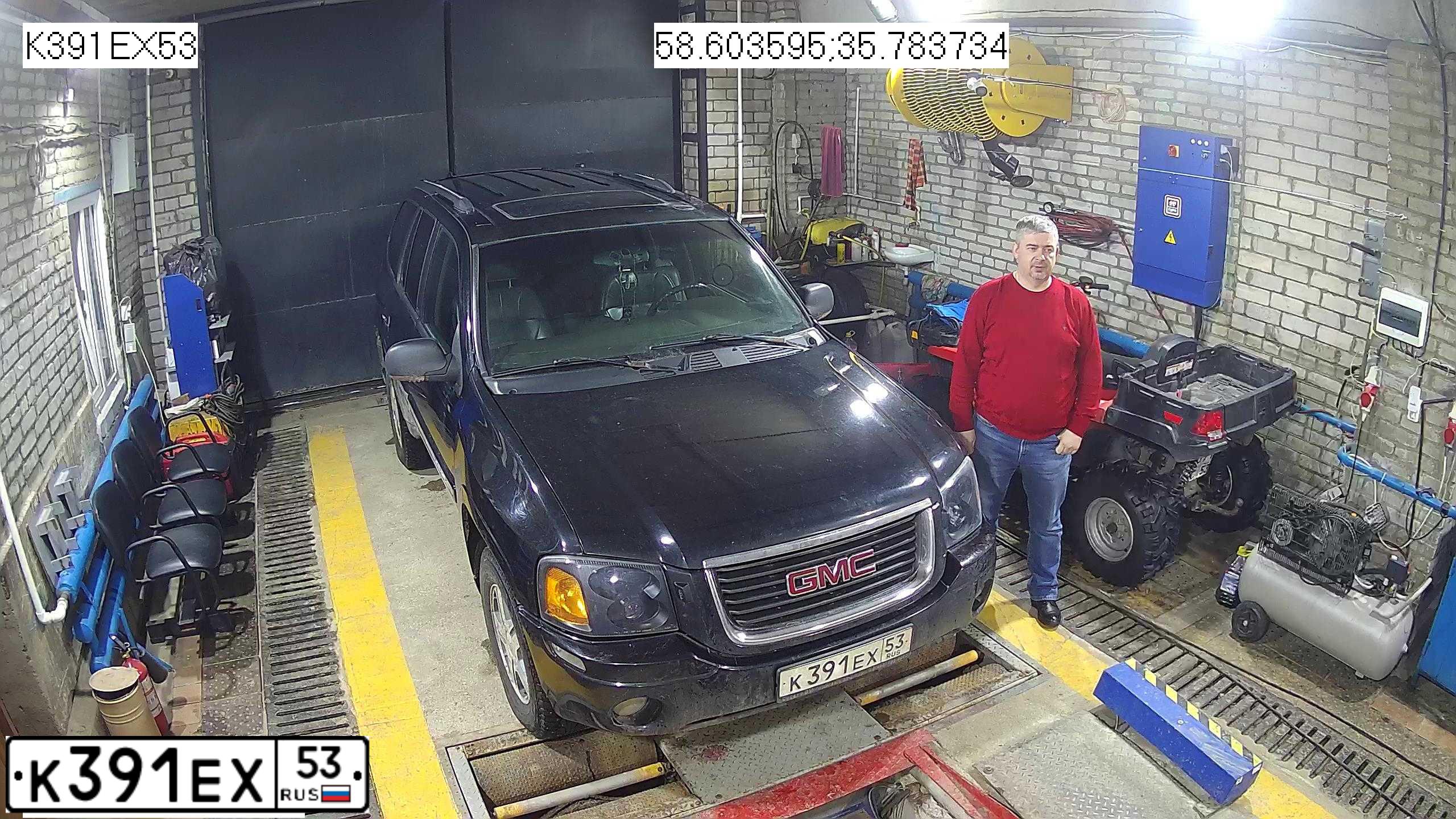 Фото автомобиля GMC ENVOY, 2002 — госномер К391ЕХ53. Цвет: ЧЕРНЫЙ