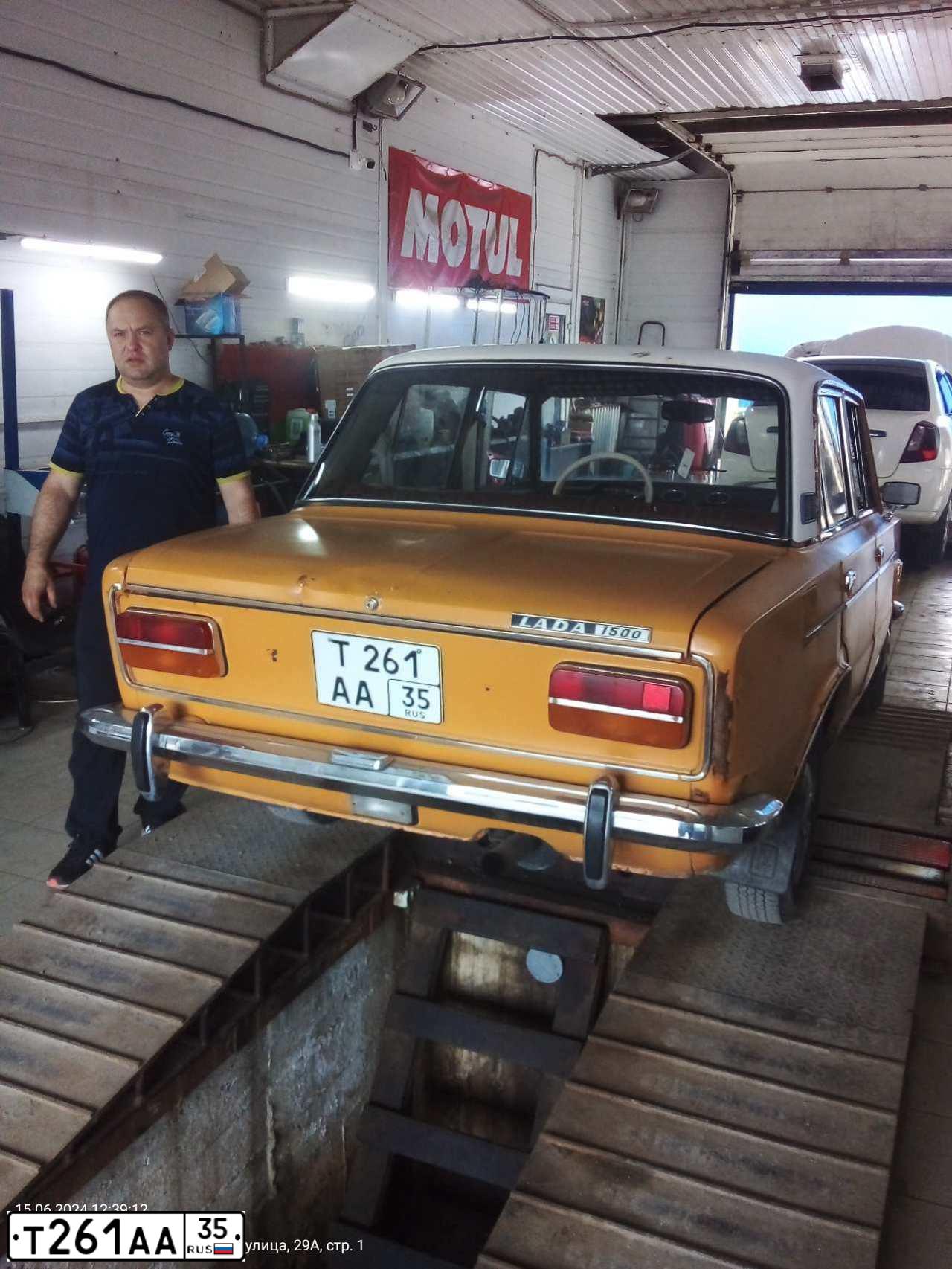Фото автомобиля LADA 2103 LADA, 1981 — госномер Т823АЕ550. Цвет: ЗОЛОТИСТЫЙ