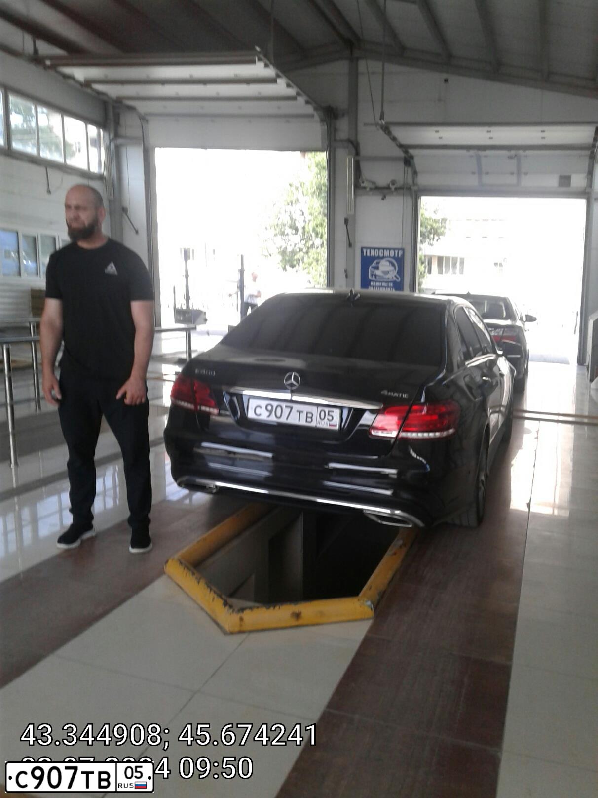 Фото автомобиля MERCEDES E-KLASSE, 2013 — госномер С907ТВ05. Цвет: ЧЕРНЫЙ
