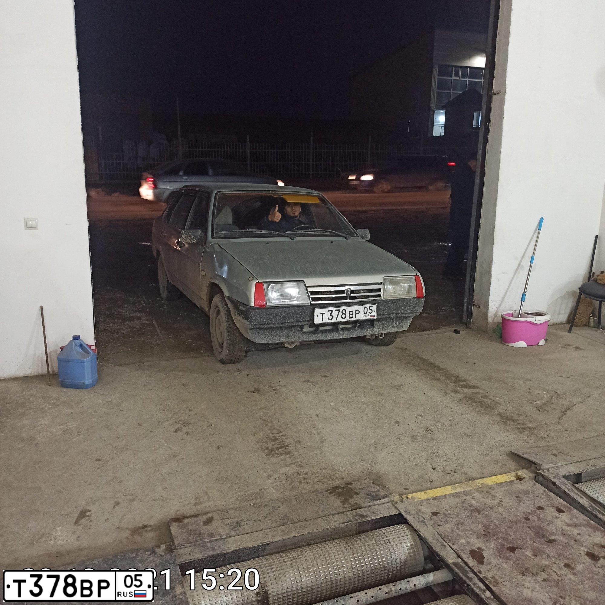 Фото автомобиля ВАЗ 21099, 2001 — госномер Т378ВР05. Цвет: СЕРЕБРИСТО-ЖЕЛТО-ЗЕЛ