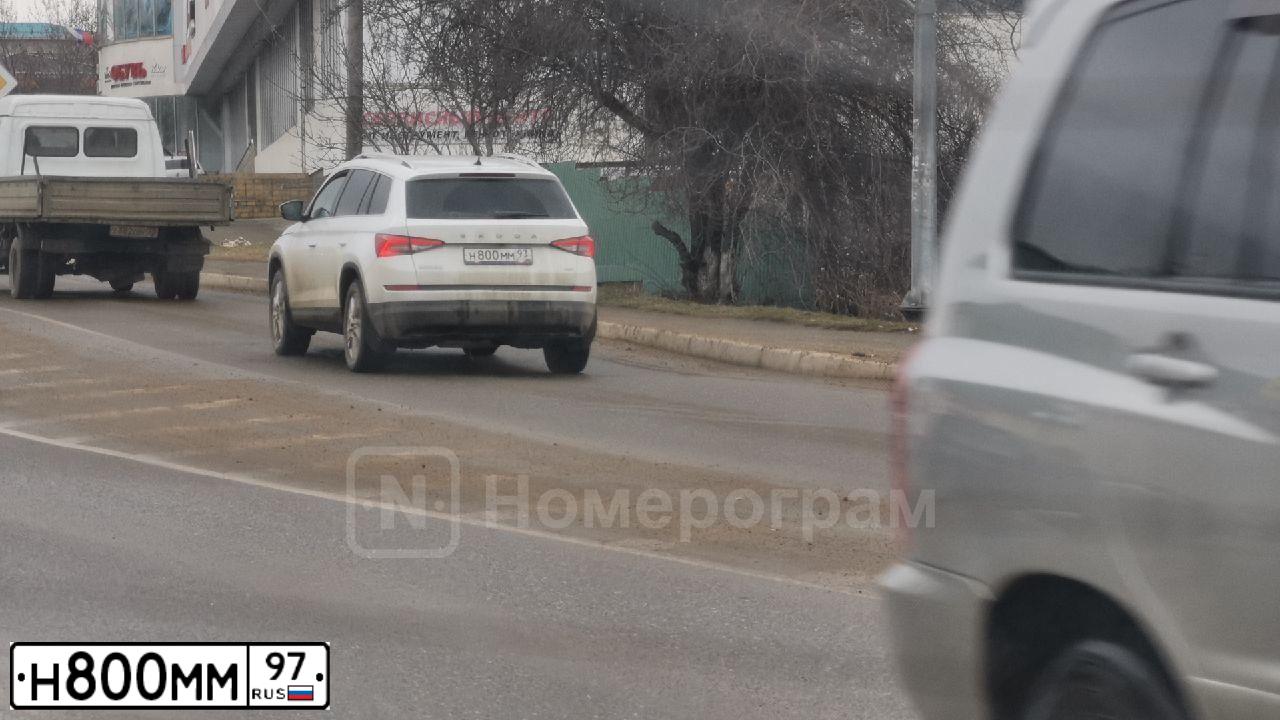 Фото автомобиля BMW X6, 2012 — госномер Н800ММ97. Цвет: Серый