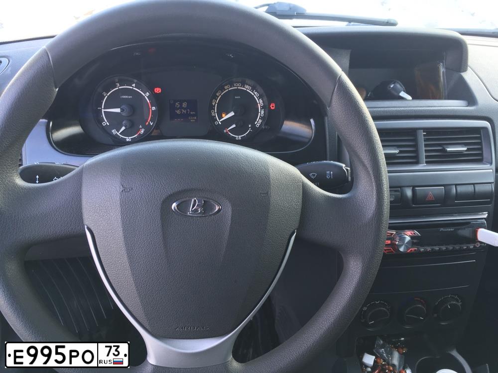 Фото автомобиля LADA 2170 PRIORA, 2016 — госномер Е995РО73. Цвет: Золотисто-коричневый