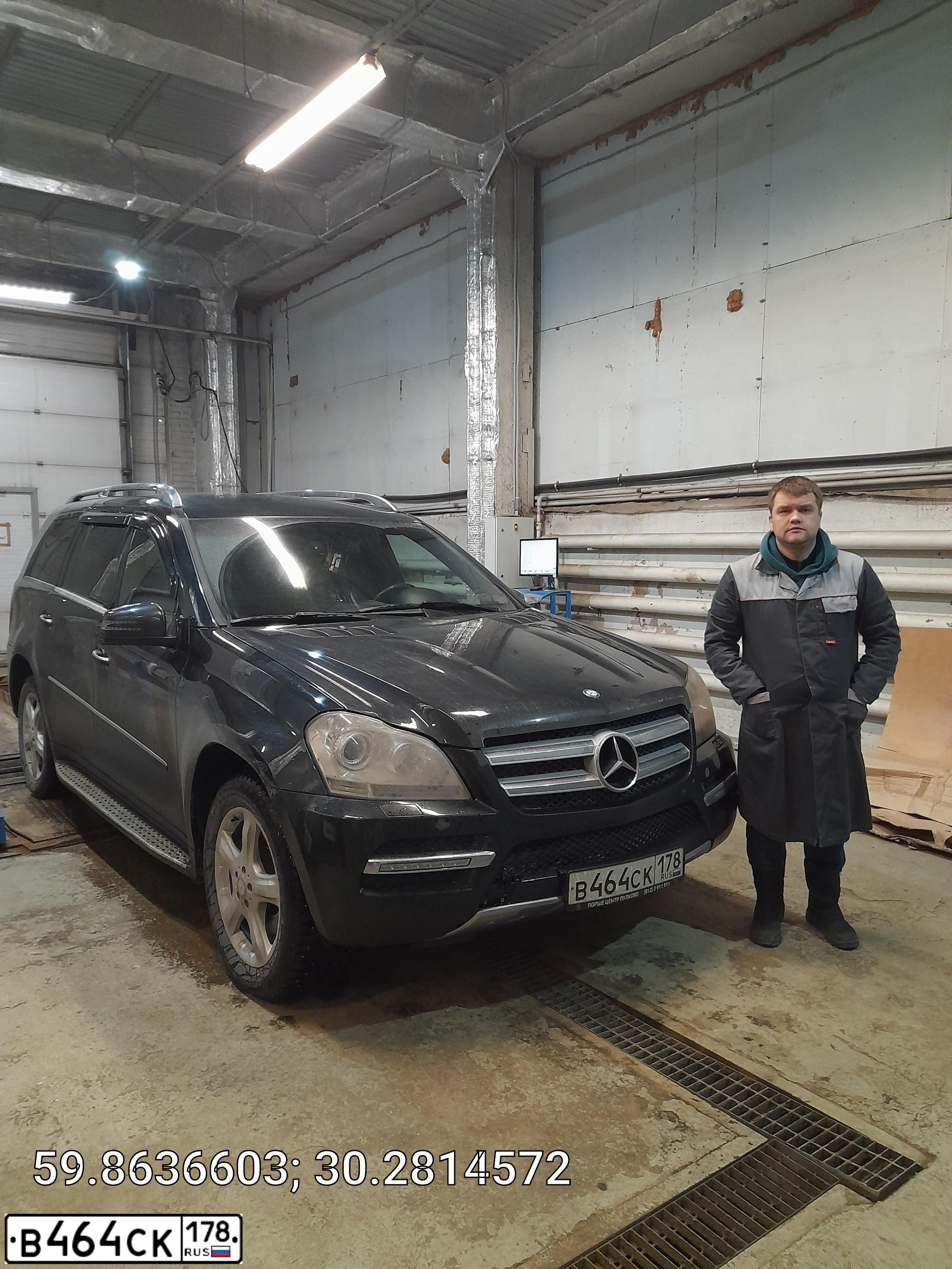 Фото автомобиля MERCEDES GL-KLASSE, 2011 — госномер Е999ЕР178. Цвет: ЧЕРНЫЙ