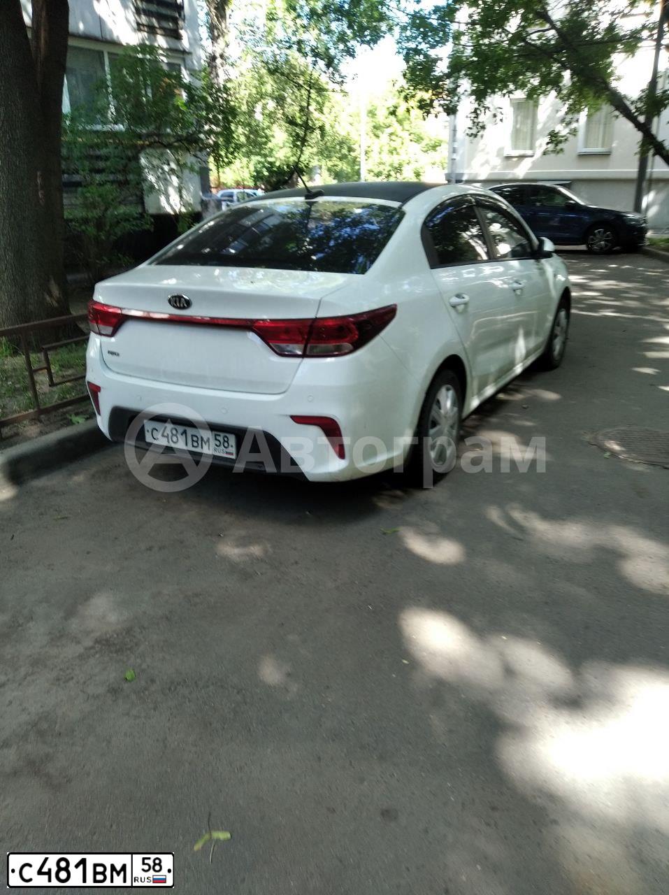 Фото автомобиля KIA RIO, 2017 — госномер Т536РУ196. Цвет: БЕЛЫЙ