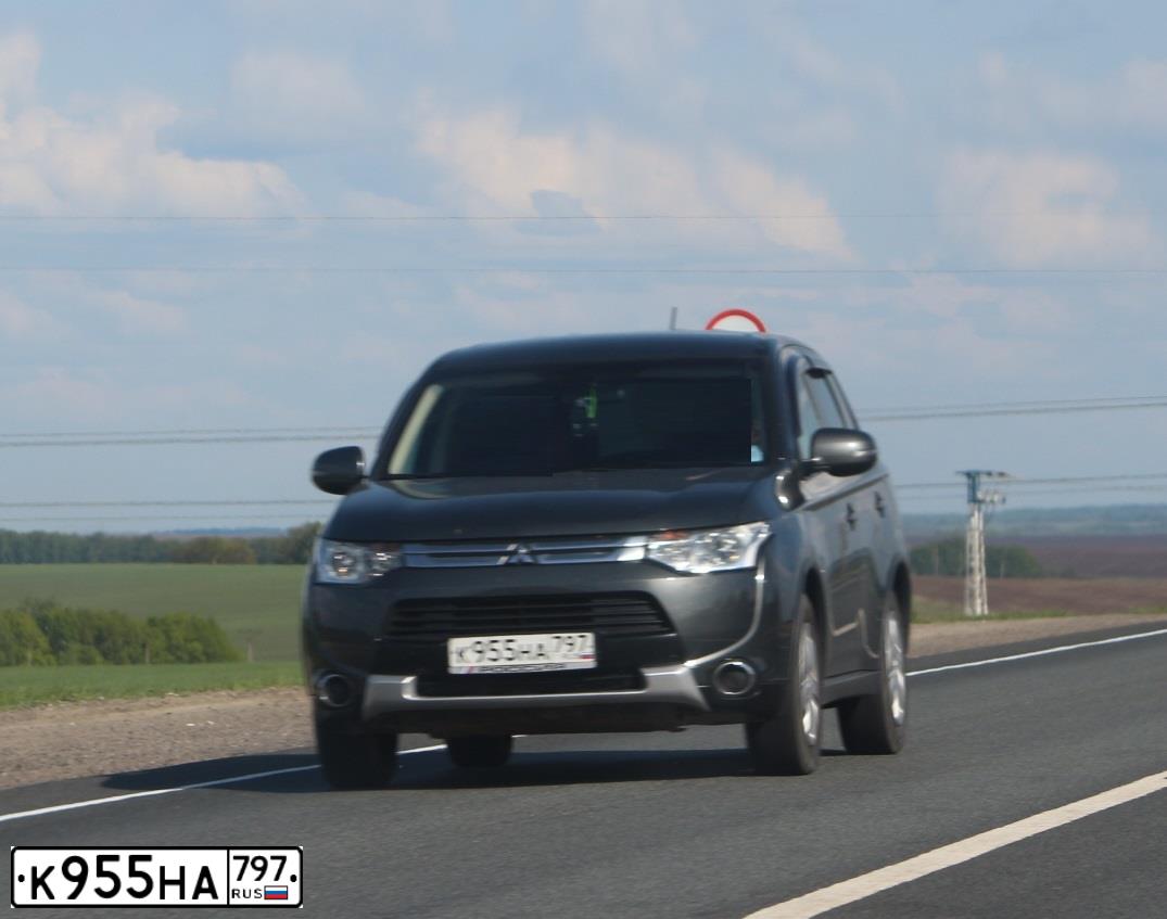 Фото автомобиля MITSUBISHI OUTLANDER, 2014 — госномер К955НА797. Цвет: Серый
