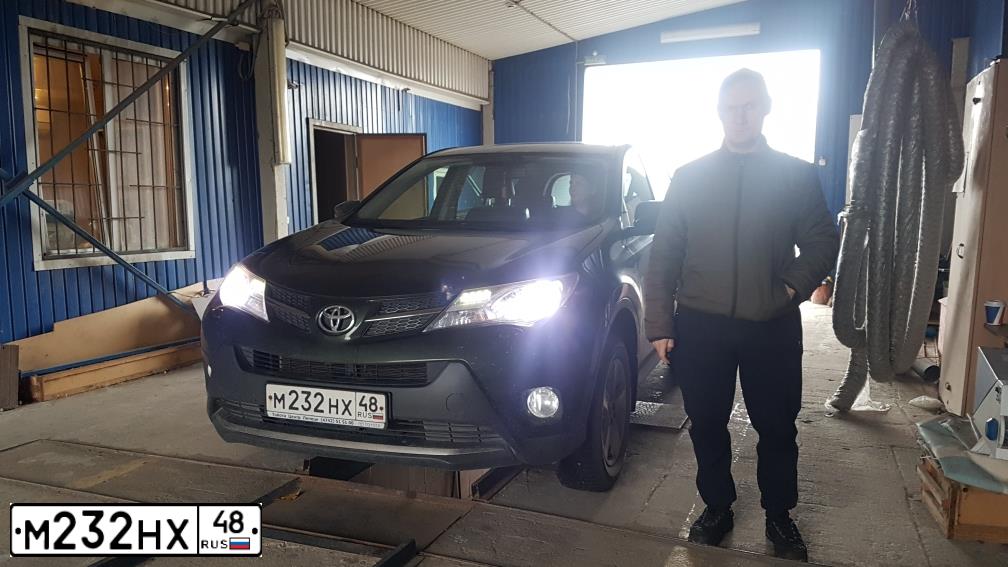 Фото автомобиля TOYOTA RAV4, 2013 — госномер М232НХ48. Цвет: Темно-зеленый