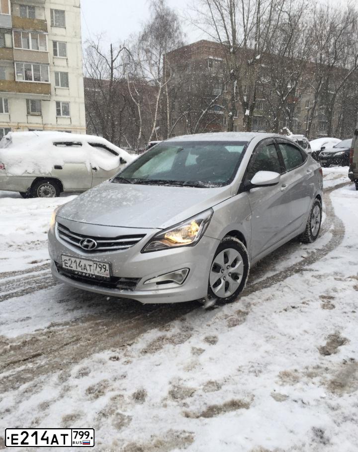 Фото автомобиля HYUNDAI SOLARIS, 2015 — госномер А837ТК172. Цвет: БЕЛЫЙ-ЖЕЛТЫЙ-СЕРЫЙ