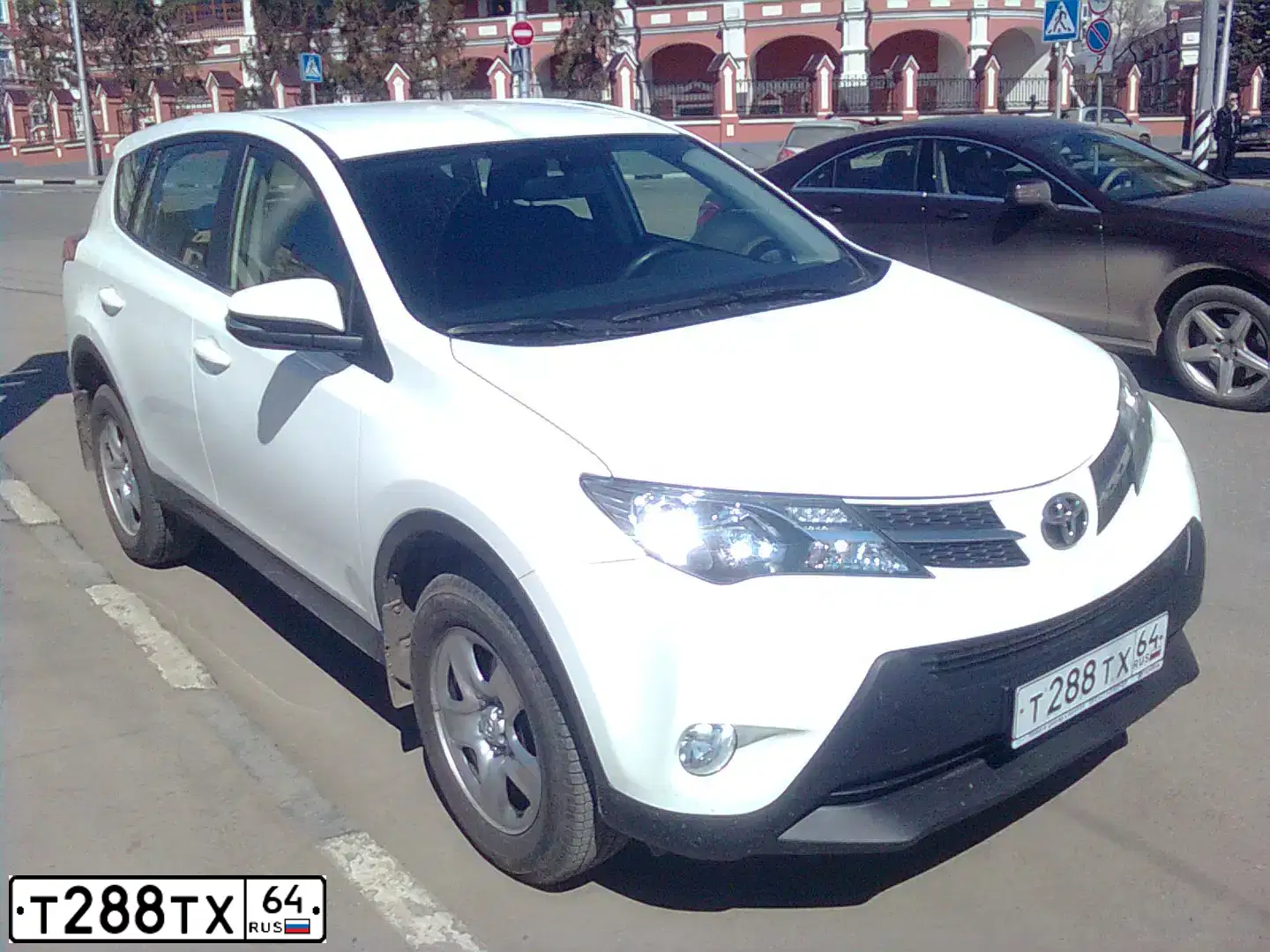 Фото автомобиля TOYOTA RAV4, 2013 — госномер К177СС164. Цвет: Белый