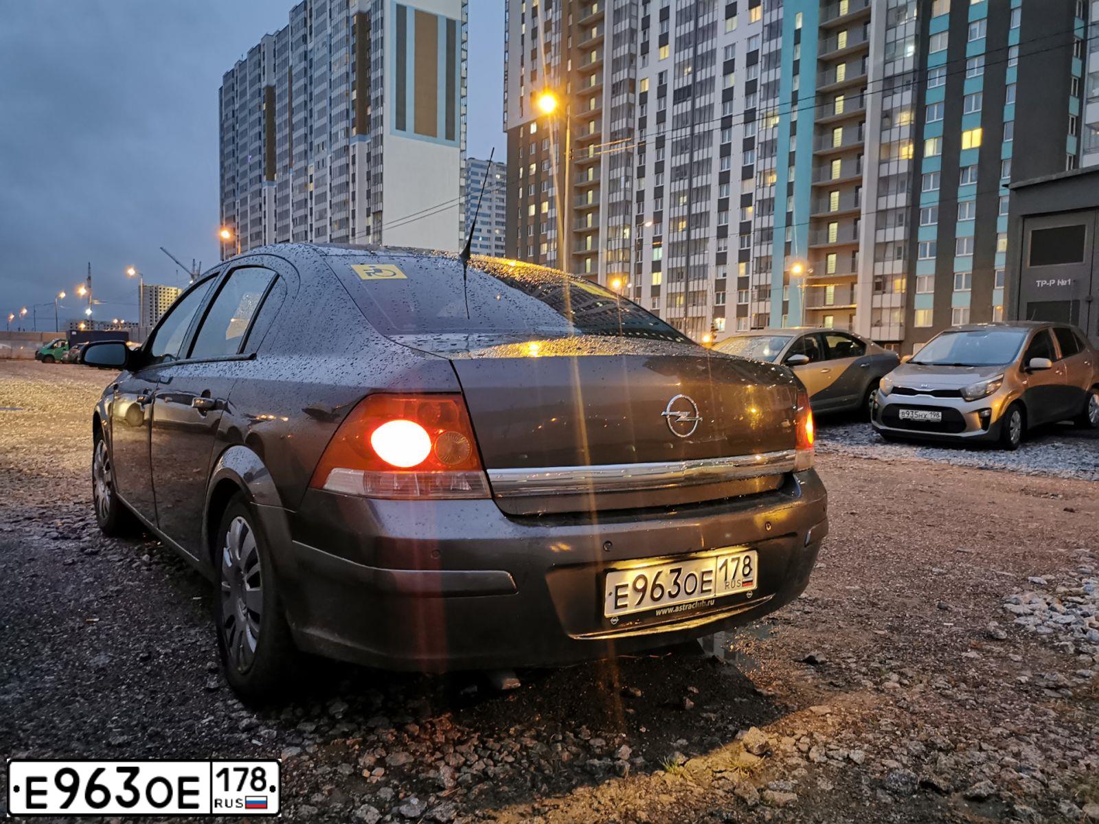 Фото автомобиля OPEL ASTRA, 2010 — госномер К264КО53. Цвет: ТЕМНО-СЕРЫЙ