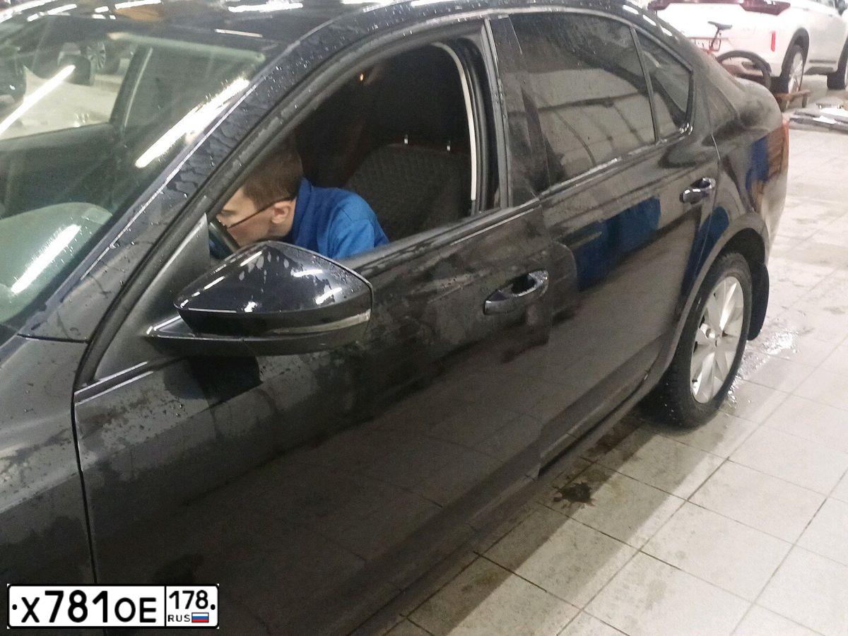 Фото автомобиля SKODA OCTAVIA, 2017 — госномер Х781ОЕ178. Цвет: ЧЕРНЫЙ