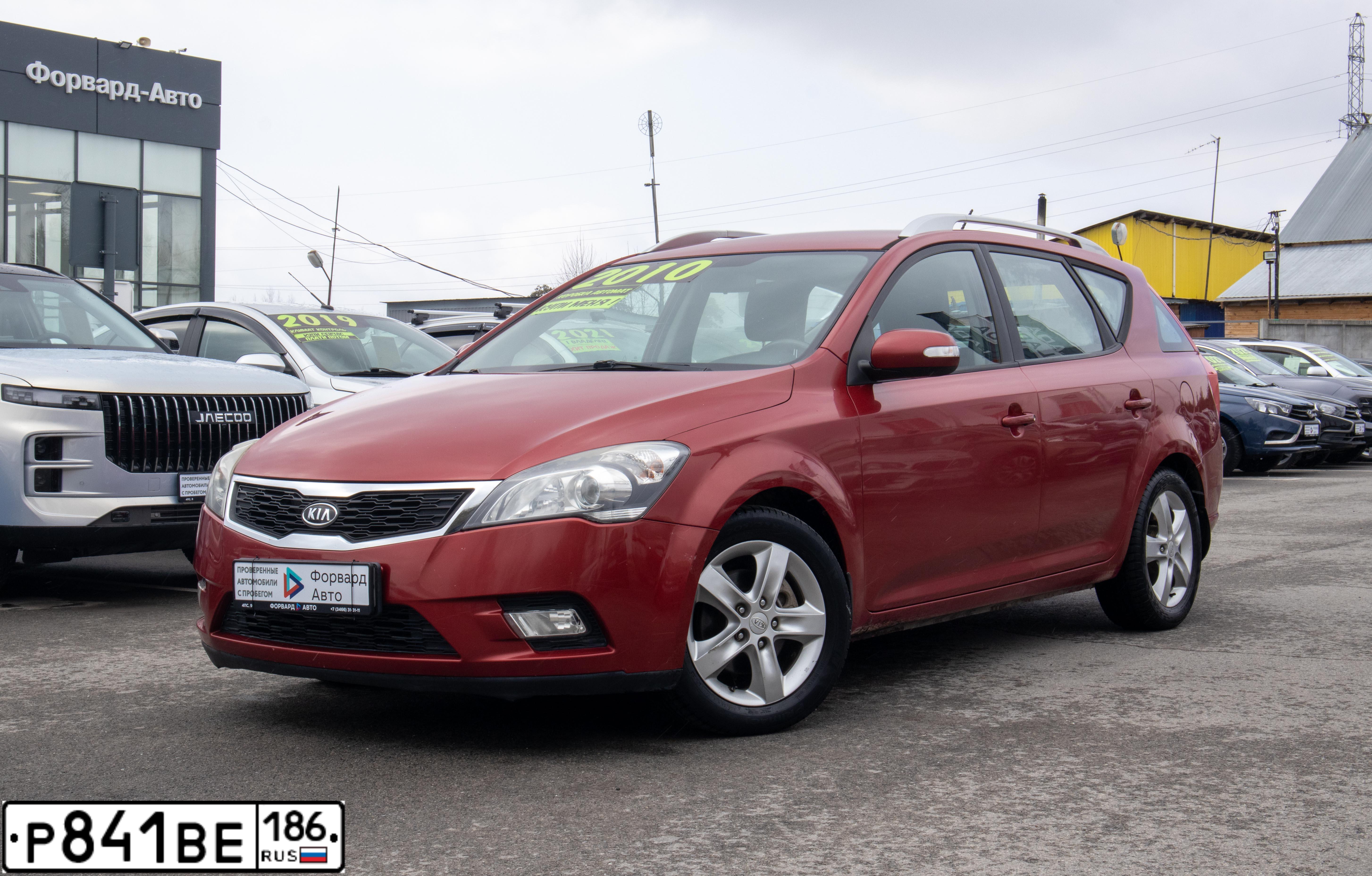 Фото автомобиля KIA CEE'D, 2010 — госномер Р841ВЕ186. Цвет: КРАСНЫЙ