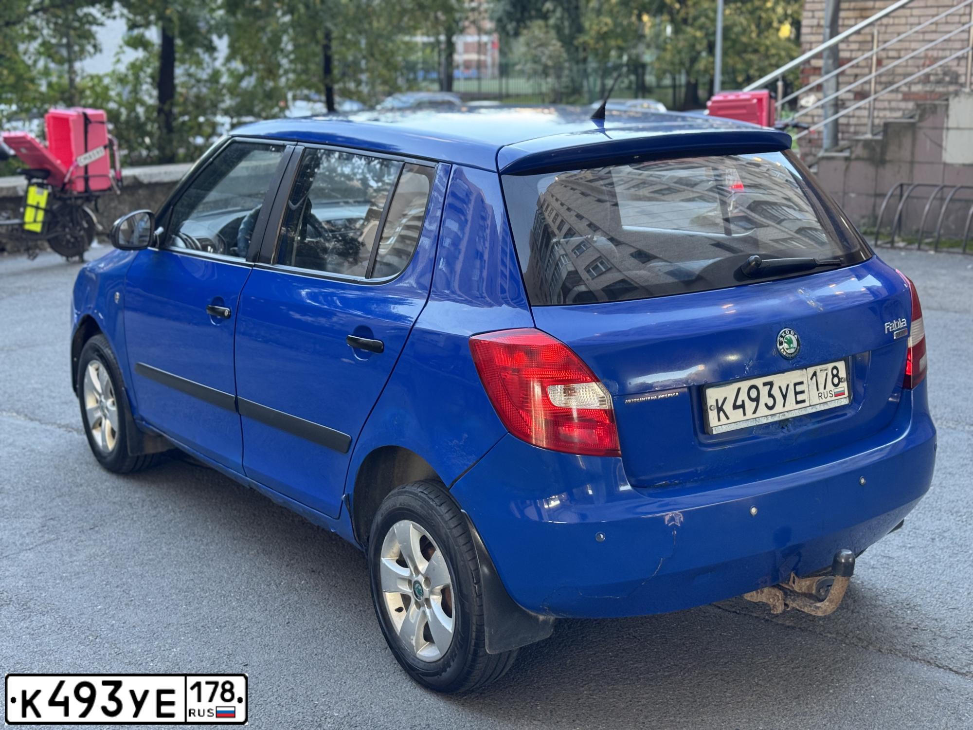 Фото автомобиля SKODA FABIA, 2008 — госномер К493УЕ178. Цвет: СИНИЙ