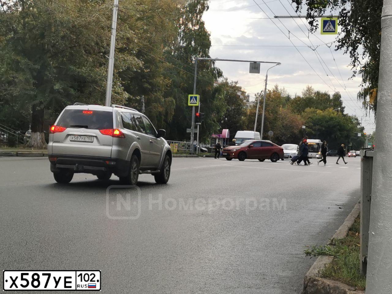 Фото автомобиля MITSUBISHI PAJERO SPORT, 2013 — госномер В905КК156. Цвет: СЕРЕБРИСТЫЙ
