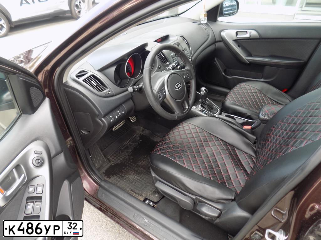 Фото автомобиля KIA CERATO, 2011 — госномер К486УР32. Цвет: ТЕМНО-ВИШНЕВЫЙ