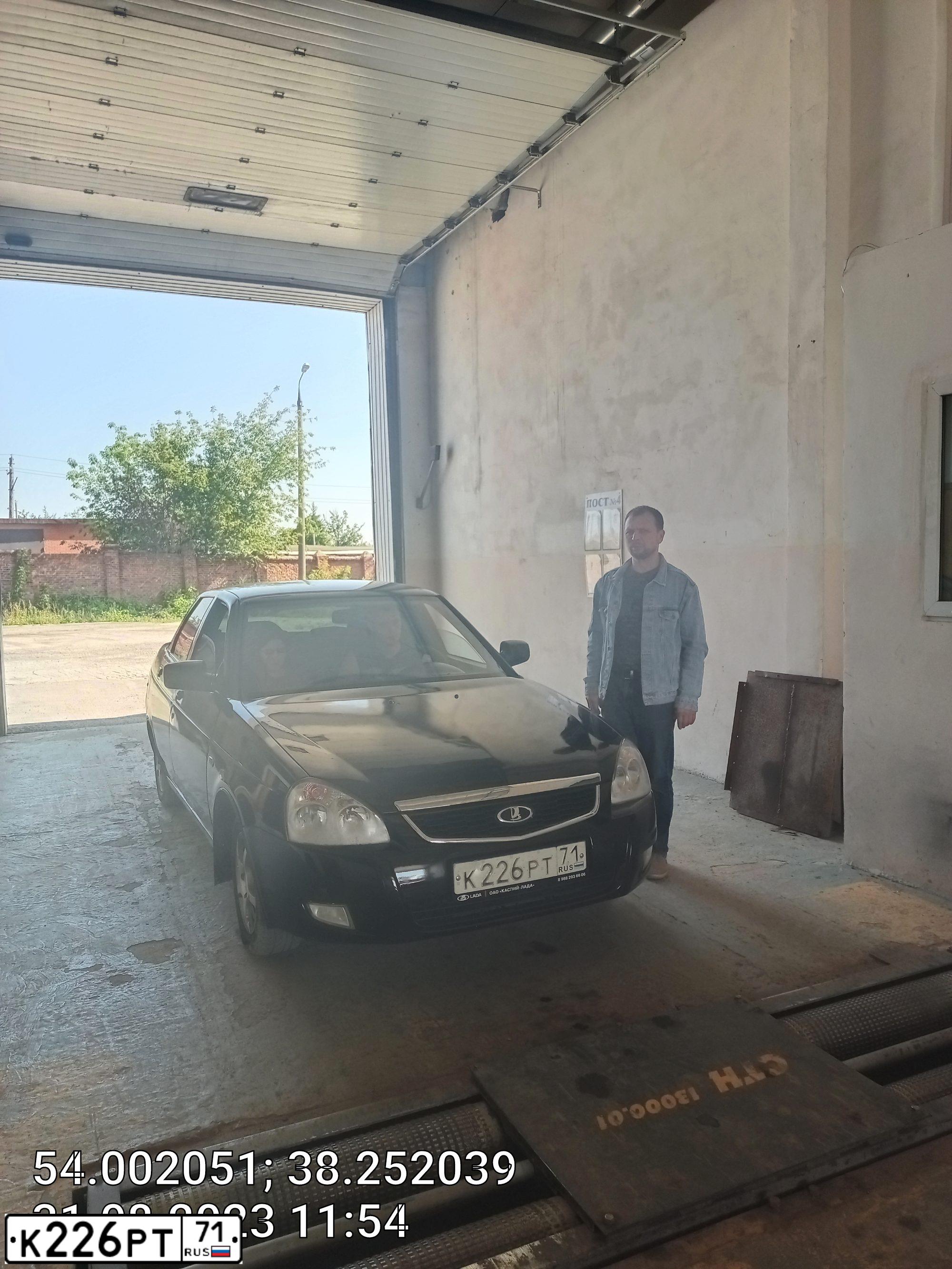 Фото автомобиля LADA 2170 PRIORA, 2010 — госномер У988ТХ71. Цвет: Сине-Черный