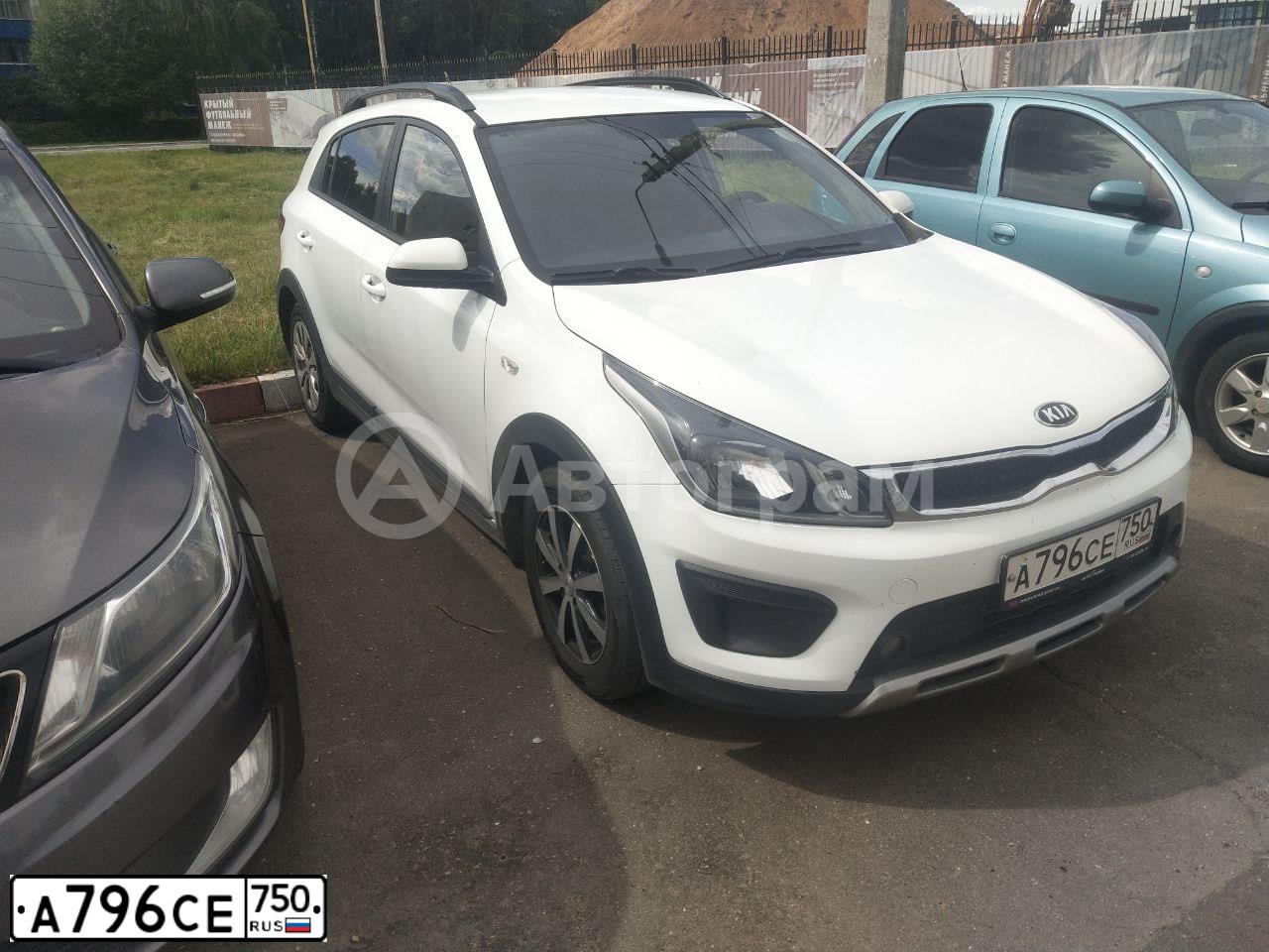 Фото автомобиля KIA RIO, 2018 — госномер А796СЕ750. Цвет: Белый