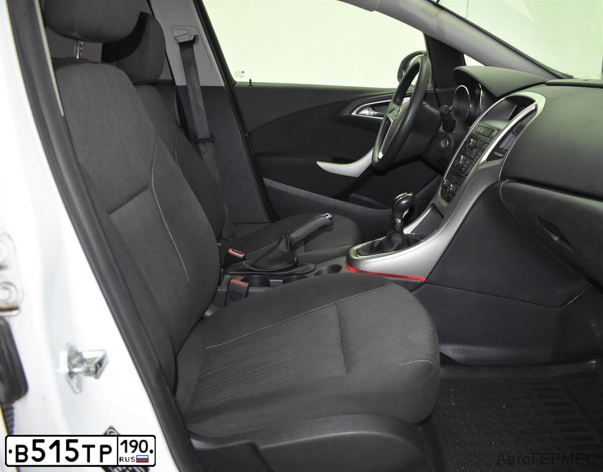 Фото автомобиля OPEL ASTRA, 2012 — госномер Н084ЕС761. Цвет: Белый
