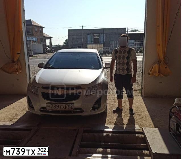 Фото автомобиля CHEVROLET CRUZE, 2013 — госномер С714ХВ05. Цвет: СЕРЕБРИСТЫЙ МЕТАЛЛИК
